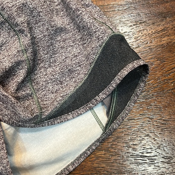 🪩Grey Lululemon Hotty Hots! Size 4! 4inch inseam! Like new!🪩 - Picture 6 of 12